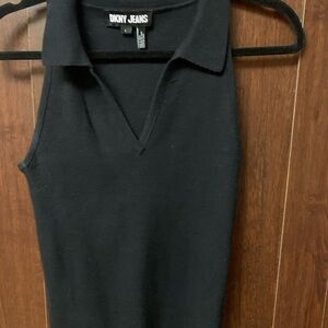 DNKY Black Sleeveless, collared v neck stretchy Tank Style Sweater sz Large